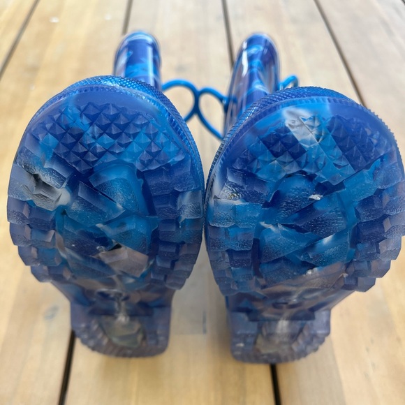 Cruz Kiks Youth Rubber Rain Boots with Shark Pattern - Picture 4 of 5